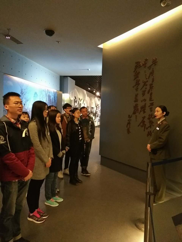 bat365中文官方网站学生党员工作站举行“缅怀先烈 爱我中华”教育活动
