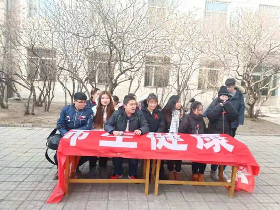 bat365中文官方网站承办南区“同心携手,以爱治艾”系列活动之一预防艾滋病宣传活动