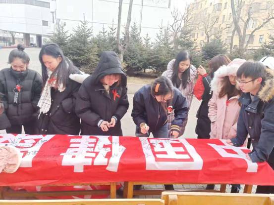 bat365中文官方网站承办南区“同心携手,以爱治艾”系列活动之一预防艾滋病宣传活动