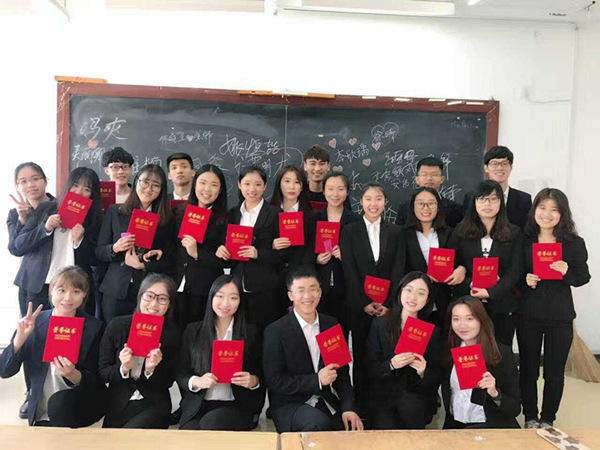 bat365中文官方网站2014级学生会换届大会圆满落幕