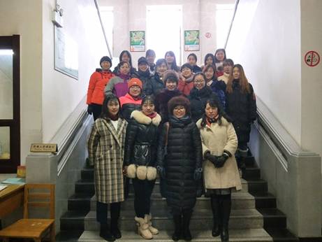 巾帼师生校园行 鲜花笑脸相映红 ——旅游学院举行“迎评促建倒计时,昂扬进取砥砺行”三八系列活动
