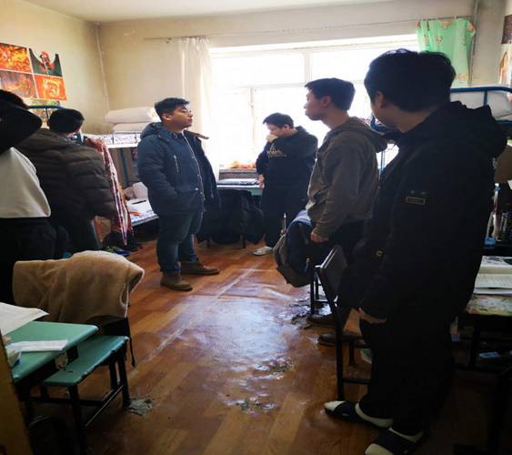 bat365中文官方网站开展宿舍安全卫生期末检查和学生情况调研