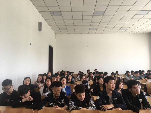 bat365中文官方网站召开2017届毕业生毕业前工作布置会