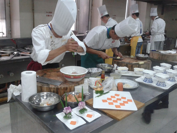 “中俄大学生烹饪技能大赛”在bat365中文官方网站隆重举行