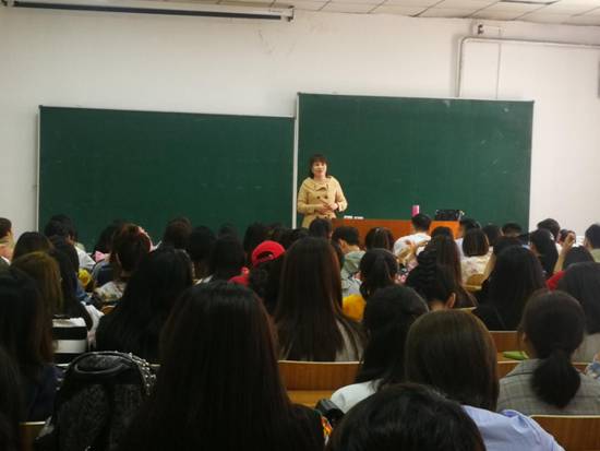 bat365中文官方网站召开2015级毕业生年级大会