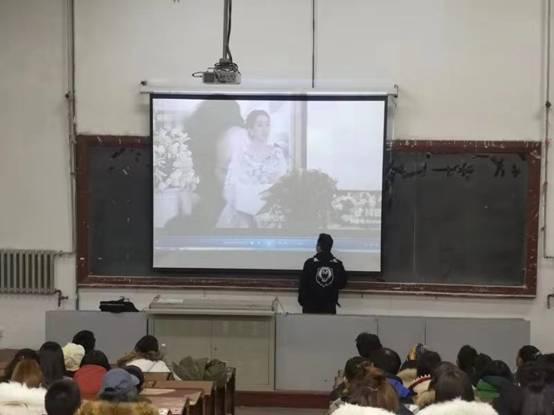 bat365中文官方网站成功举办“大学,你好”主题交流会