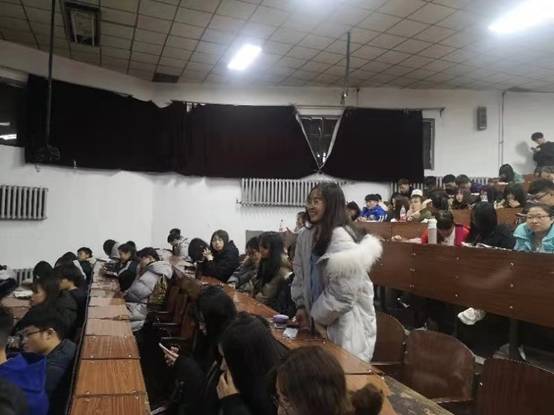 bat365中文官方网站成功举办“大学,你好”主题交流会