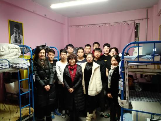 bat365中文官方网站开展宿舍安全卫生期末检查和学生情况调研