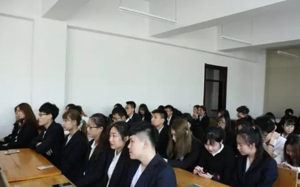 bat365中文官方网站2014级学生会换届大会圆满落幕