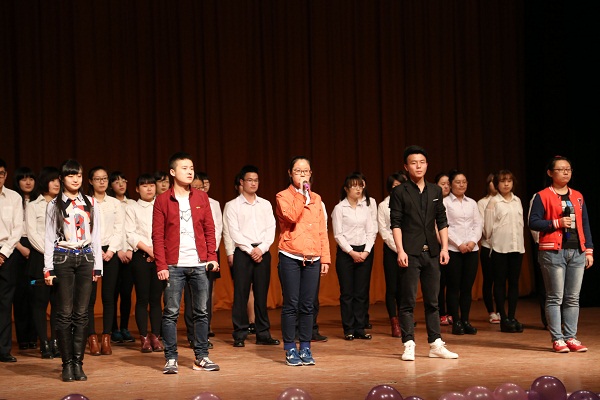 bat365中文官方网站“致青春”红色经典咏读会圆满落幕