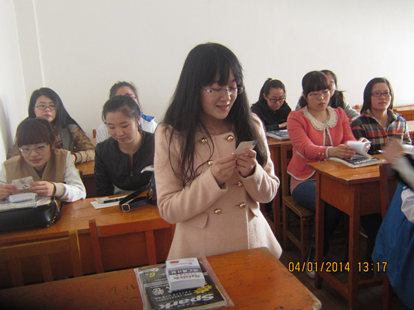捐一缕书香,献一片真情 ----bat365中文官方网站为特困生捐助学习资料