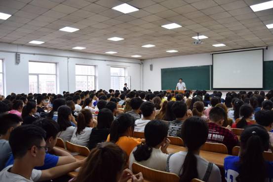bat365中文官方网站召开2018级新生安全教育暨军训动员大会