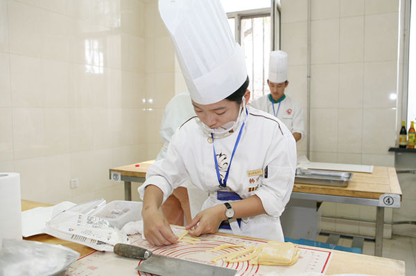 “中俄大学生烹饪技能大赛”在bat365中文官方网站隆重举行