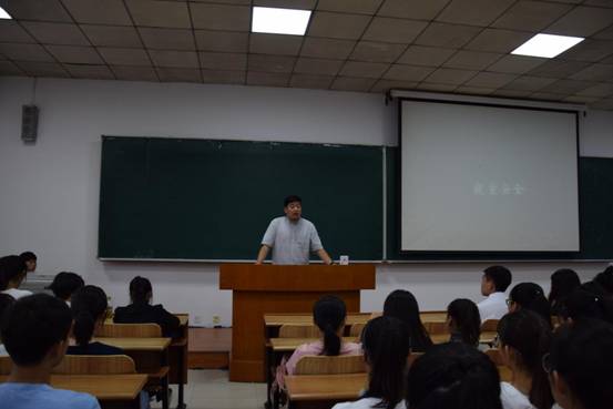 bat365中文官方网站召开2018级新生安全教育暨军训动员大会